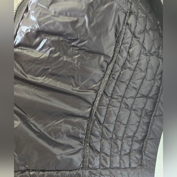 TOBOGGAN (TBGN)CANADA Featherless Lightweight Quilted PufferJacket - Medium - Picture 8 of 16
